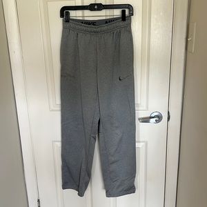 Gray Nike therma-fit sweatpants